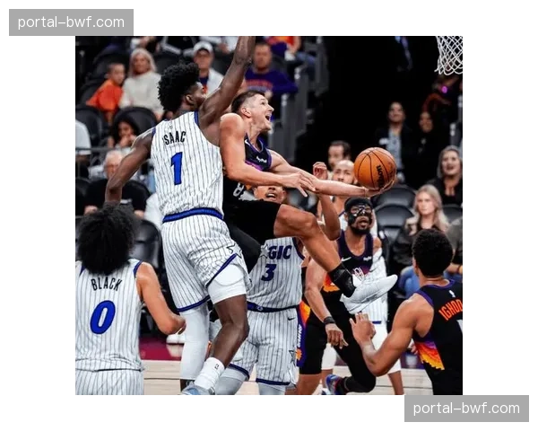 太阳双加时绝杀魔术，杰伦-格林后仰三分命中锁定胜局