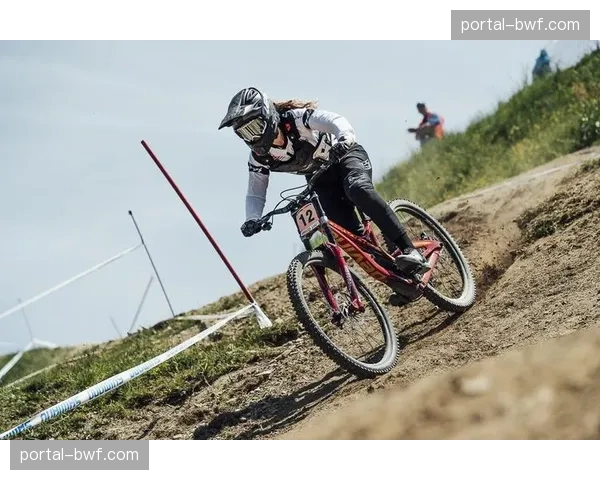 从摔车到领奖台：回顾波琳·费朗-普雷沃在巴西站最后两圈的极限追击