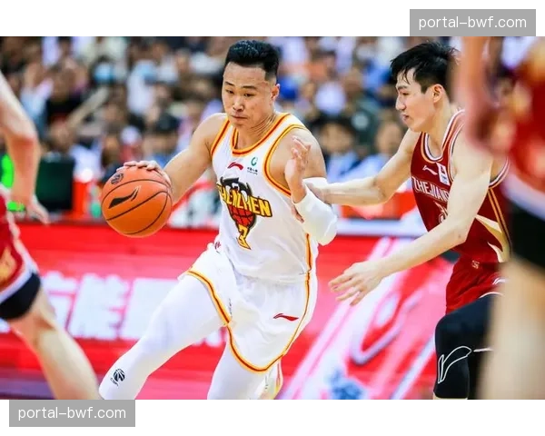 上海久事末节崩盘不敌深圳马可波罗,防守强度持续性成季后赛隐患 上海久事末节崩盘不敌深圳马可波罗,防守强度持续性成季后赛隐患